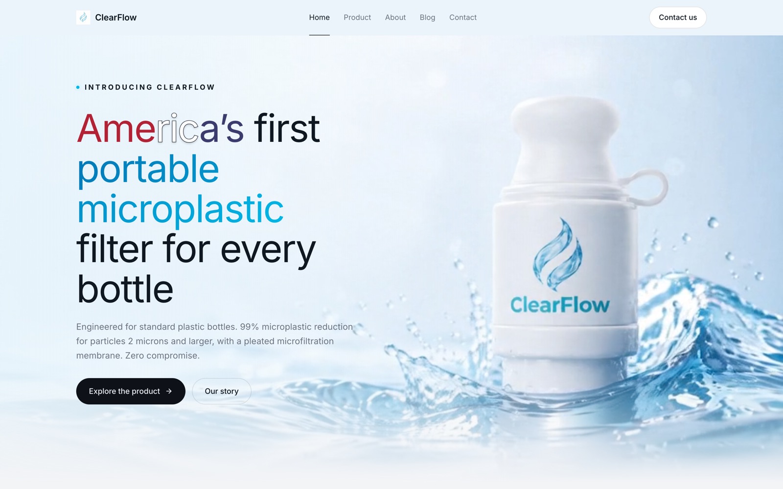 Startseite von ClearFlow: helle Wasserszene mit Produktaufnahme und der Überschrift „America’s first portable microplastic filter“.